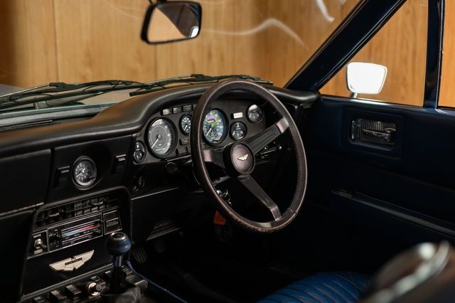 Aston Martin AM V8