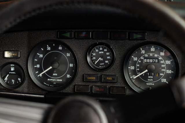 Aston Martin AM V8