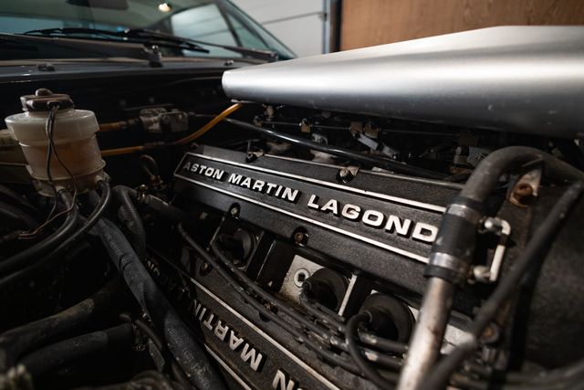 Aston Martin AM V8
