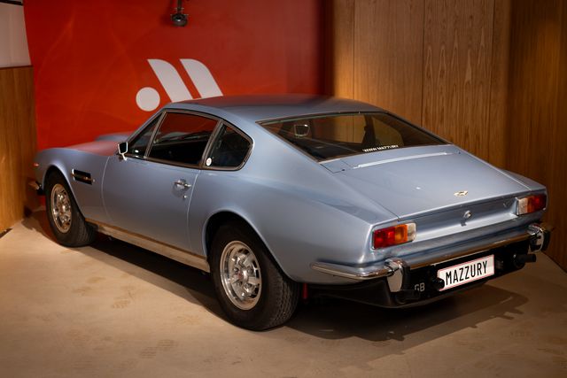 Aston Martin AM V8
