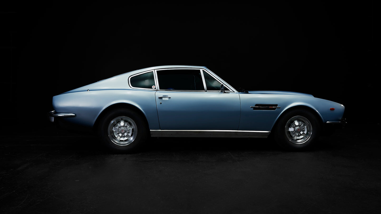 Aston Martin AM V8