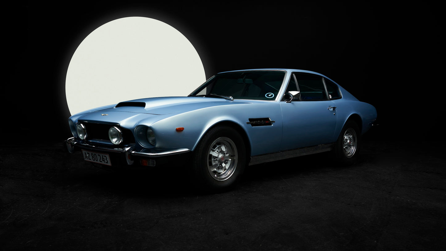 Aston Martin AM V8