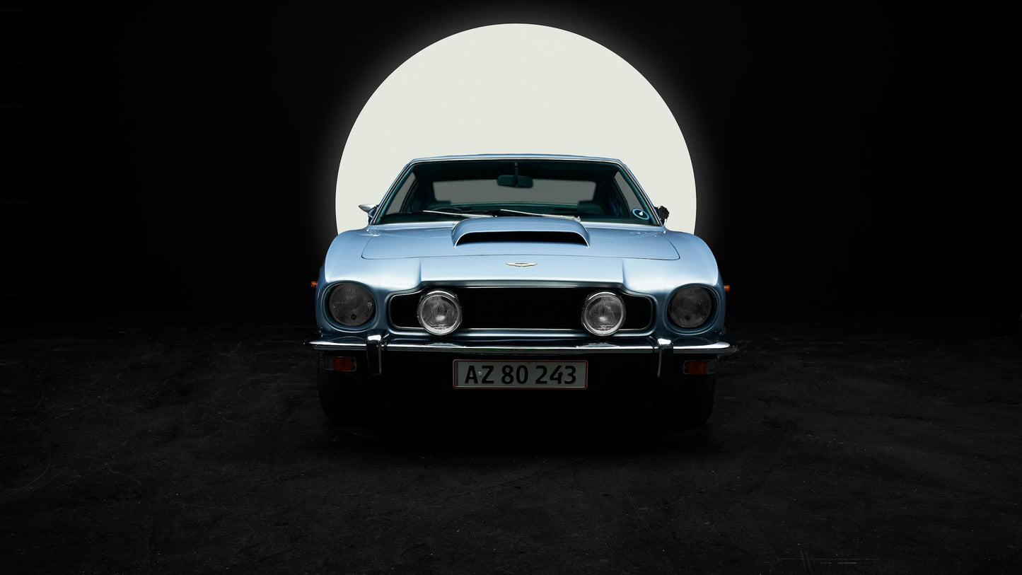 Aston Martin AM V8
