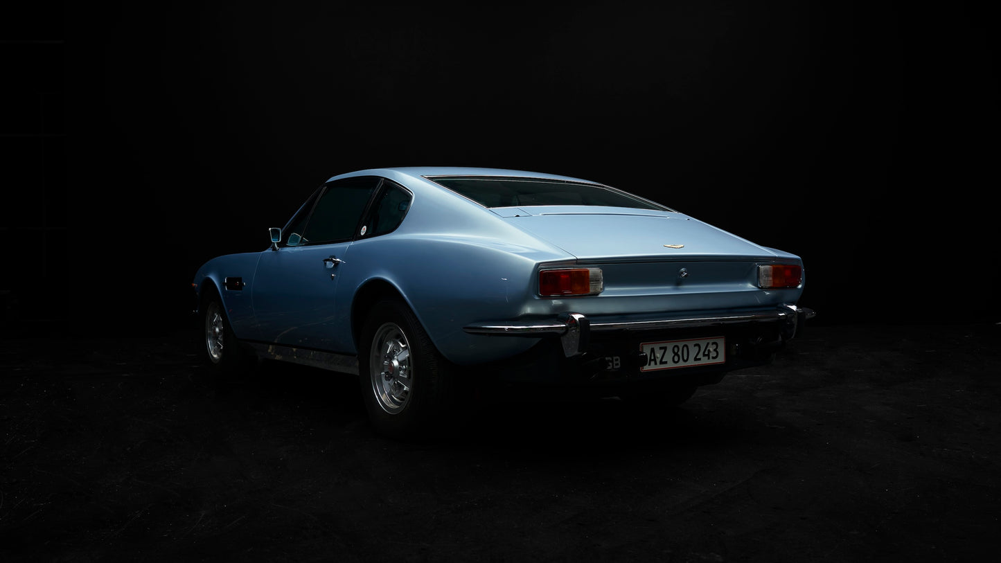 Aston Martin AM V8
