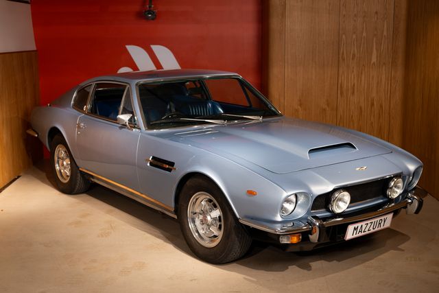 Aston Martin AM V8